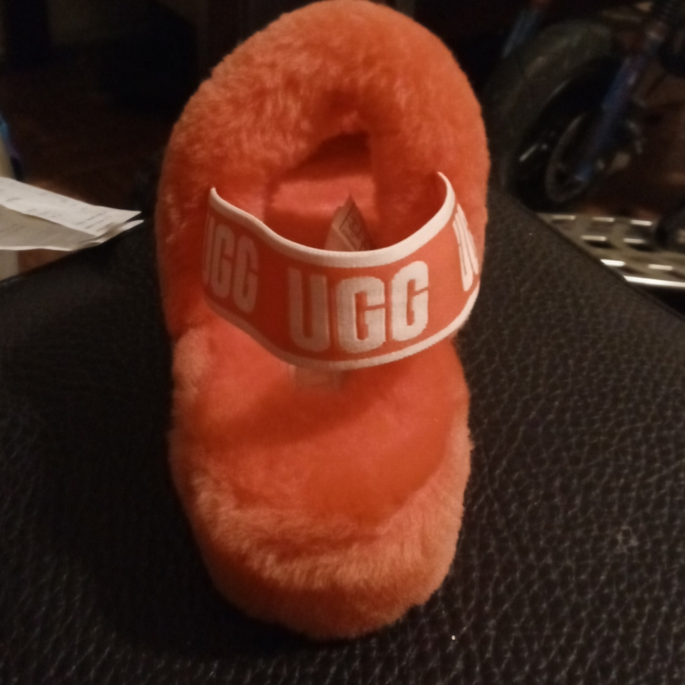 UGG SLIPPERS
